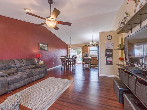 4th image of 1341 Roanoke Blvd