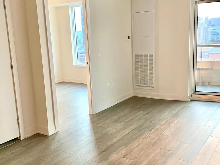 212 King William St #1116 — Photo 2