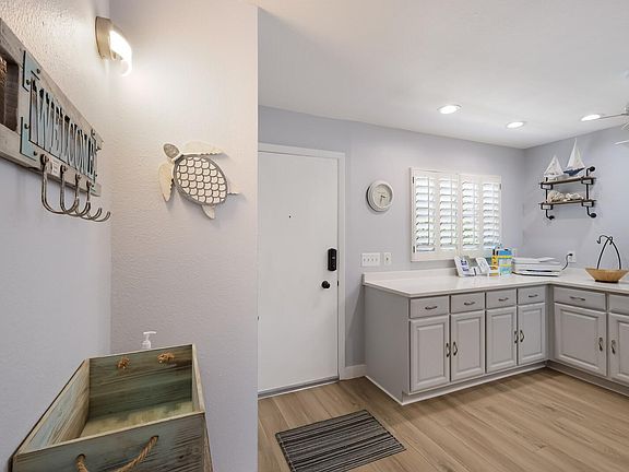 5th image of 7135 Gulf Of Mexico Dr APT 22