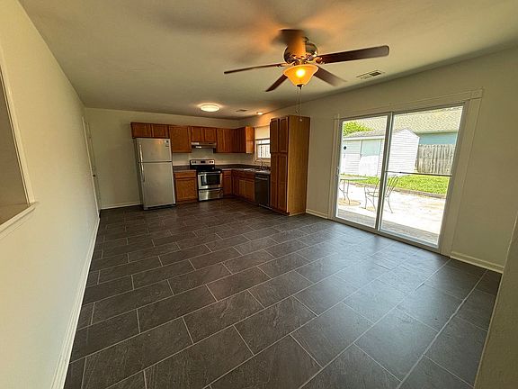 4th image of 402 Aspen Dr