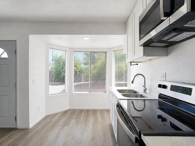 24897 Citadel St — Photo 3