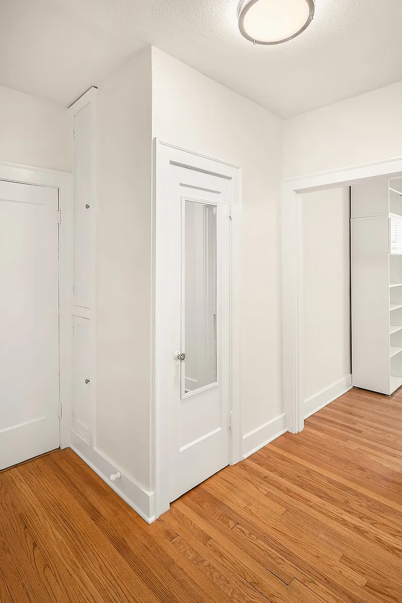 Building Photo - 905 NE 43rd St #207
