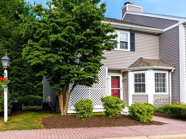 1559 Bay St APT 57, Taunton, MA 02780