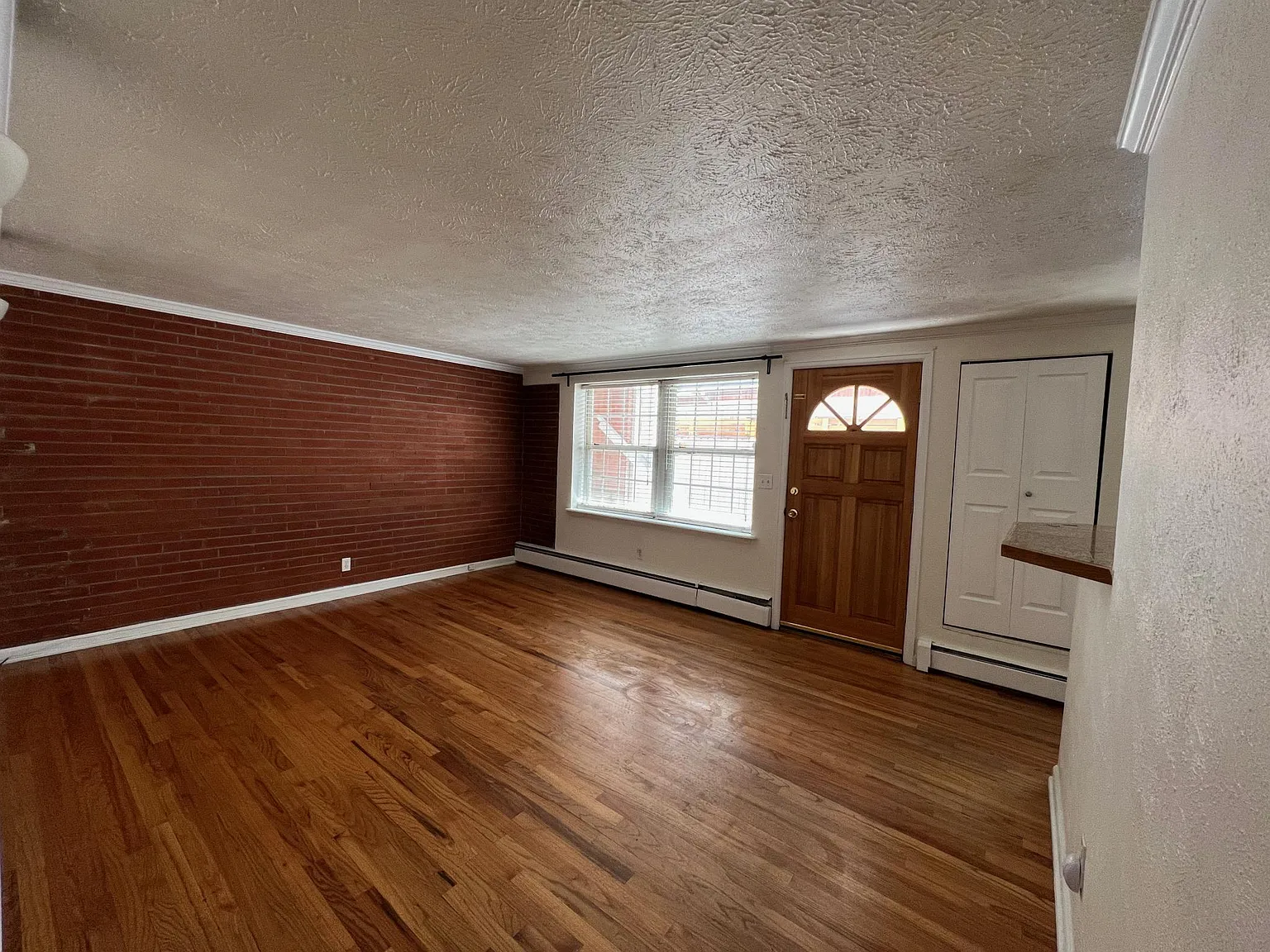 160 Jackson St — Photo 3