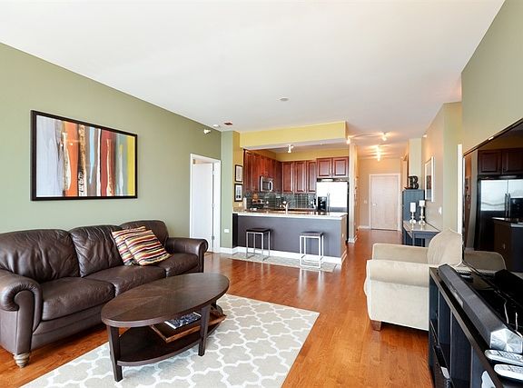 3rd image of 1629 S Prairie Ave Unit 1708