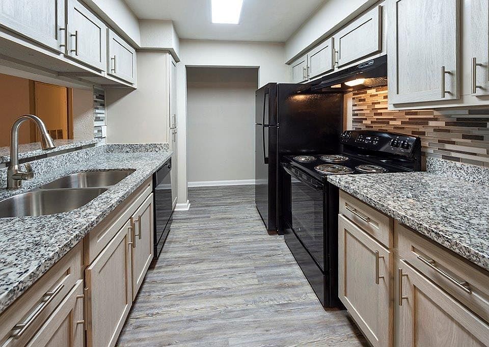 1st image of 15603 Gulf Fwy APT 2011