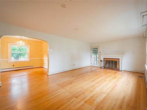 2nd image of 8287 Ellerson Dr