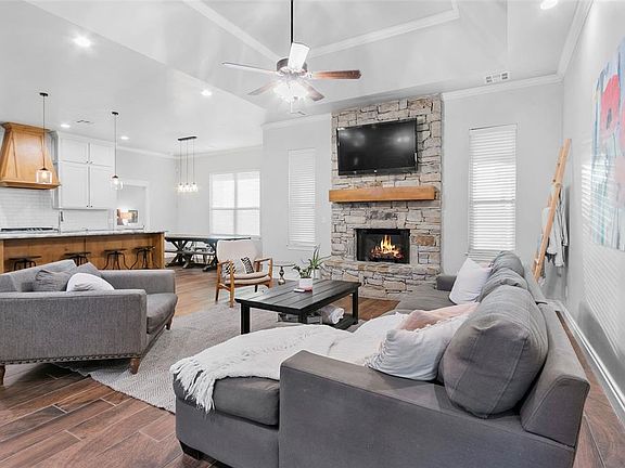 3rd image of 581 Stephany Dr