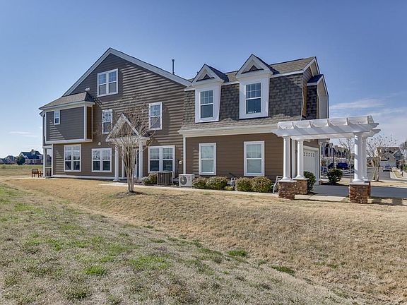3rd image of 144 Sharpe Dr