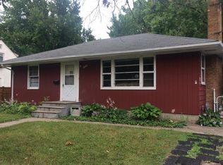 1066 Roma Ave, Roseville, MN 55113