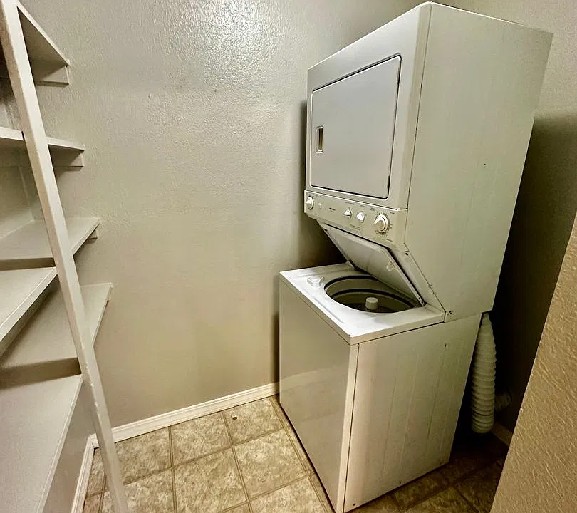 1509-1515 E. Caramillo St.