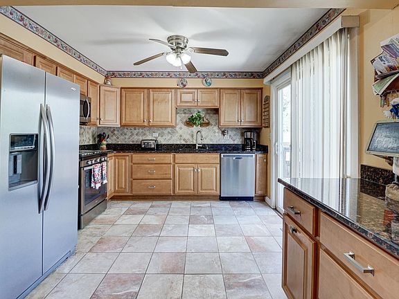 4th image of 661 Pierce Ct