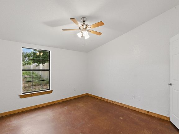3rd image of 5073 N Us Highway 281