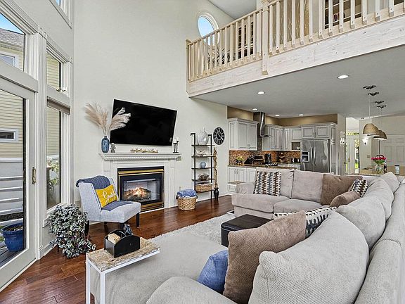 4th image of 2309 Riverside Pointe Dr
