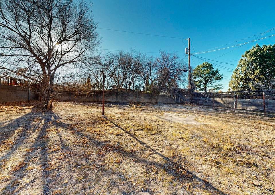 1st image of 1901 Bryn Mawr Pl NE