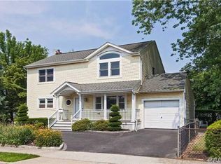 1 Donald Ct, Farmingdale, NY 11735