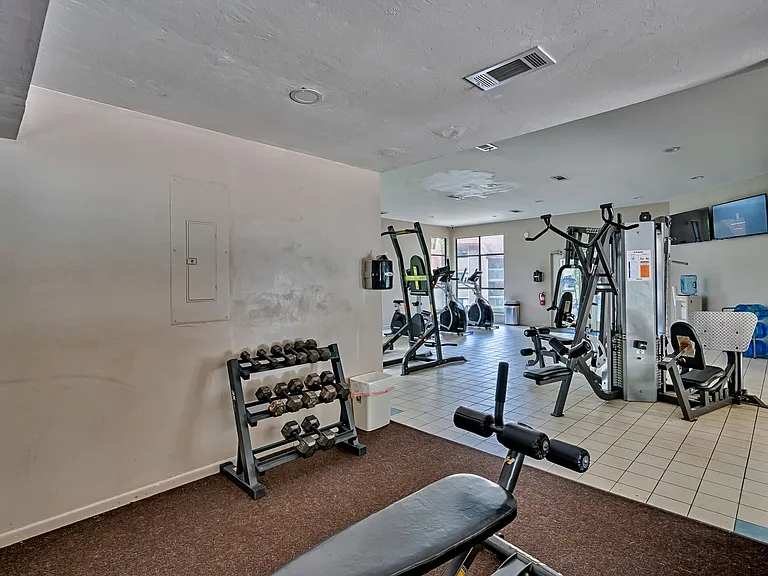 83 SE 16th Ave #E102 — Photo 19