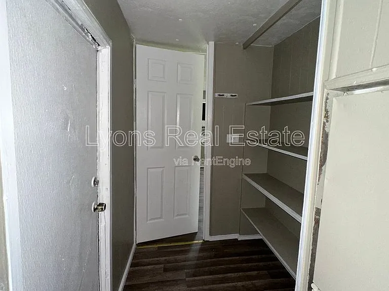 8086 Heck Dr #1A — Photo 15
