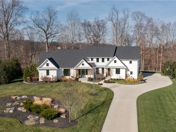 30 Addison Ln, Chagrin Falls, OH 44022