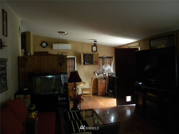4th image of 9103 211 Street Ct E