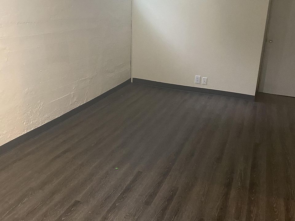 2nd image of 208 Hastings St Room 5