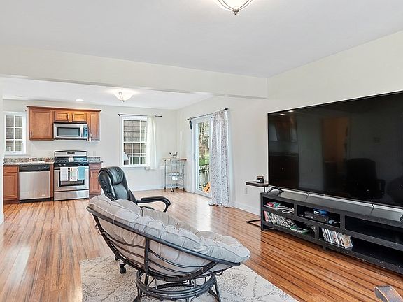 4th image of 617 River St #617