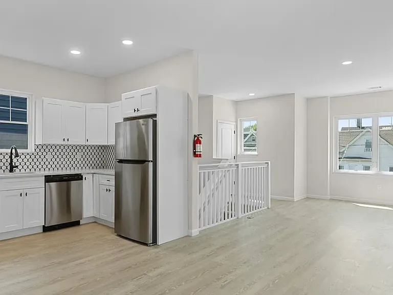 47 Graham Ave #1 — Photo 10