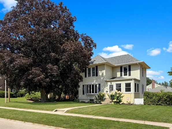 1426 W Lincoln Blvd, Freeport, IL 61032
