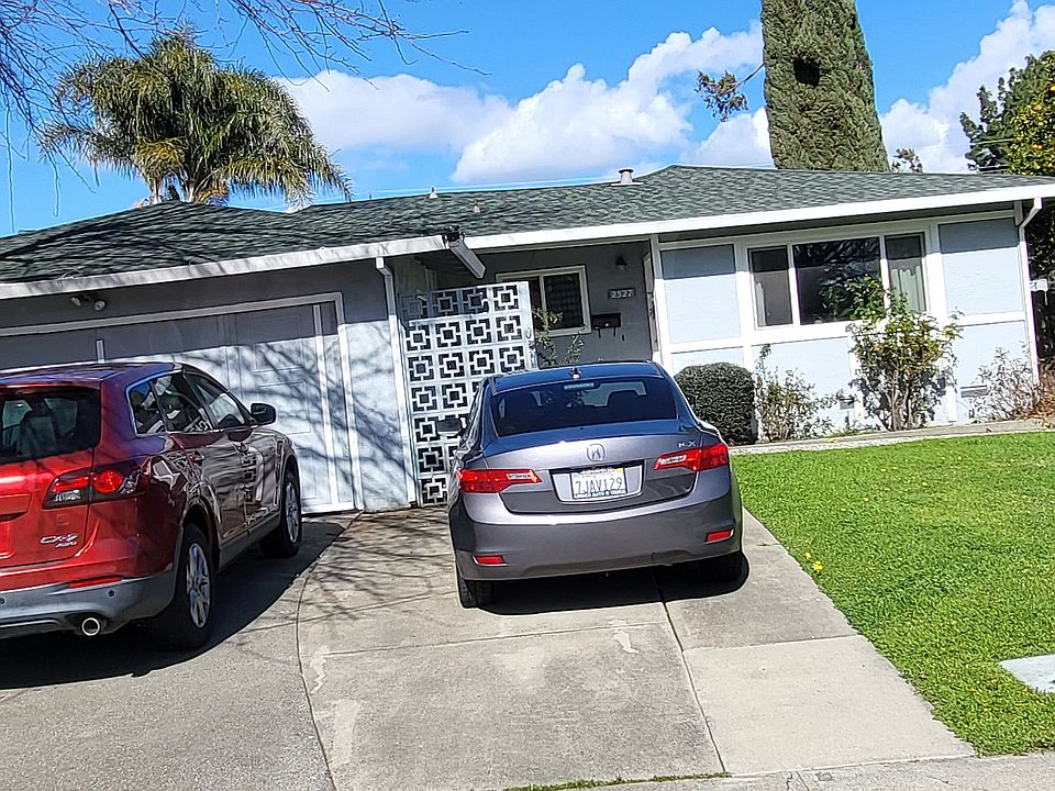 2nd image of 2527 Bates Dr