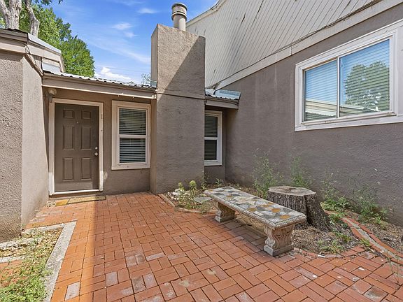 3rd image of 1106 W 22nd St APT 1