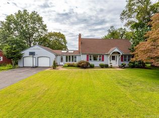 9 Ridge Rd, Bloomfield, CT 06002