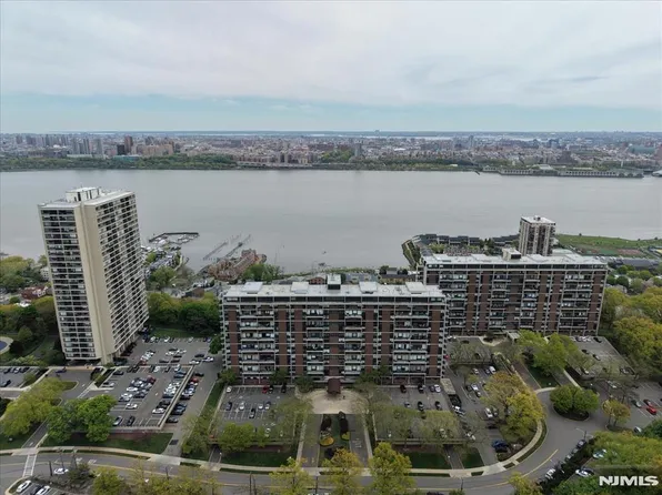 2 Horizon Rd APT 1214, Fort Lee, NJ 07024