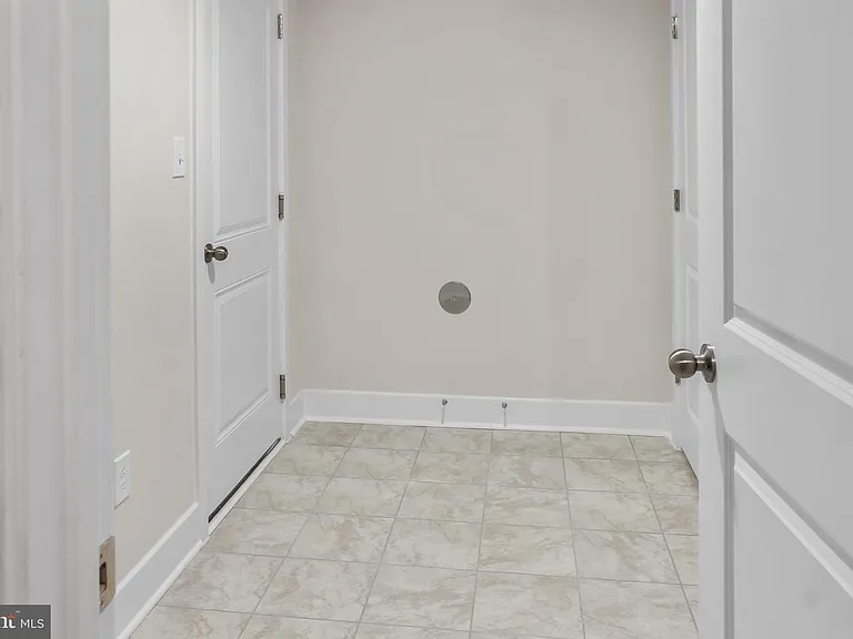 1705 Water Crossing Rd — Photo 36