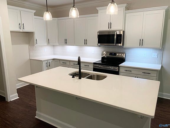 3rd image of 148 Midpark Dr