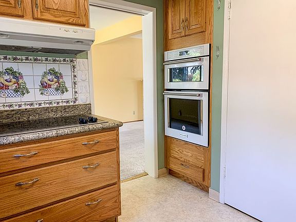 5th image of 827 Bend Ave