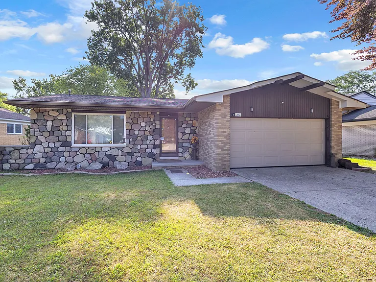 23520 Brandywynne St — Photo 5