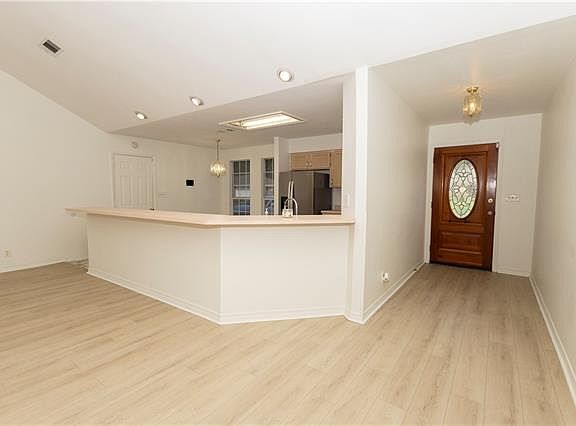 2nd image of 118 Everest Dr