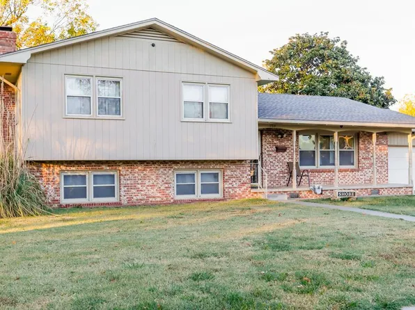 704 W 3rd St, Coffeyville, KS 67337