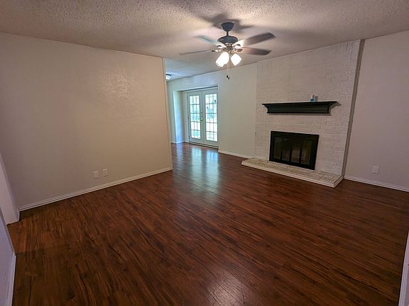 3rd image of 6524 Charmaine Dr