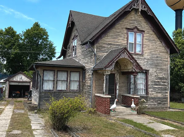 9905 Main St, Hebron, IL 60034