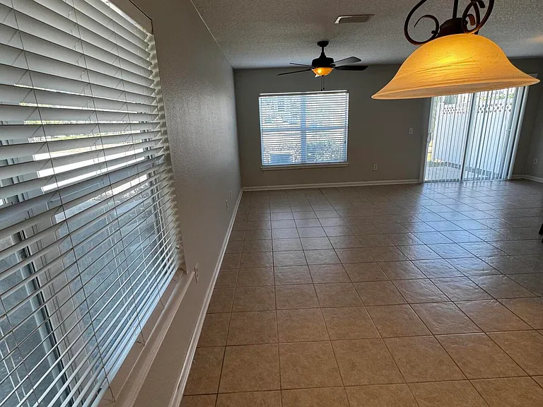 1052 N Black Cherry Dr — Photo 4