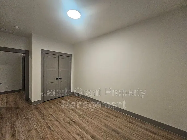 5157 N Beach Dr — Photo 9