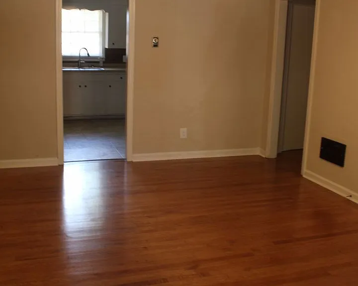 218 Cochran Rd — Photo 2