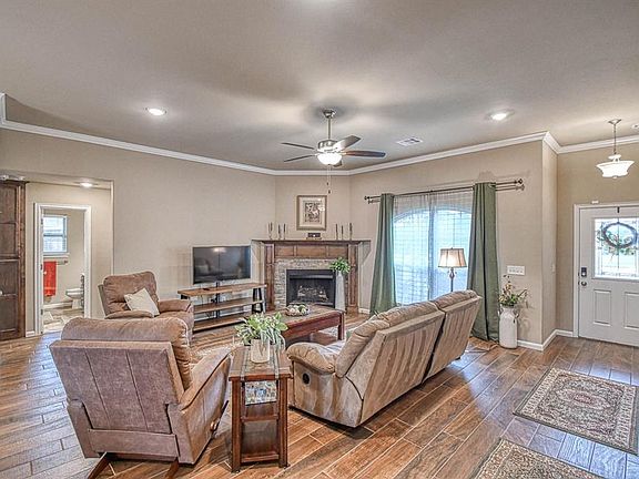 4th image of 1104 SW 137th Ct