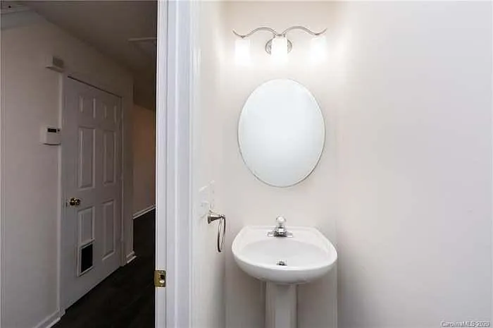 945 Pelican Bay Dr — Photo 2