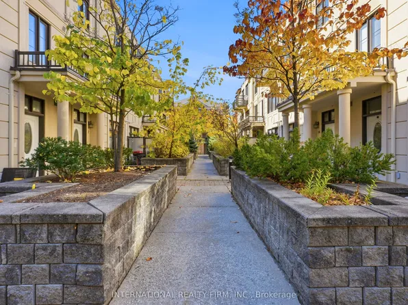 7 Brighton Pl Unit 44, Vaughan, ON L4J 0H1