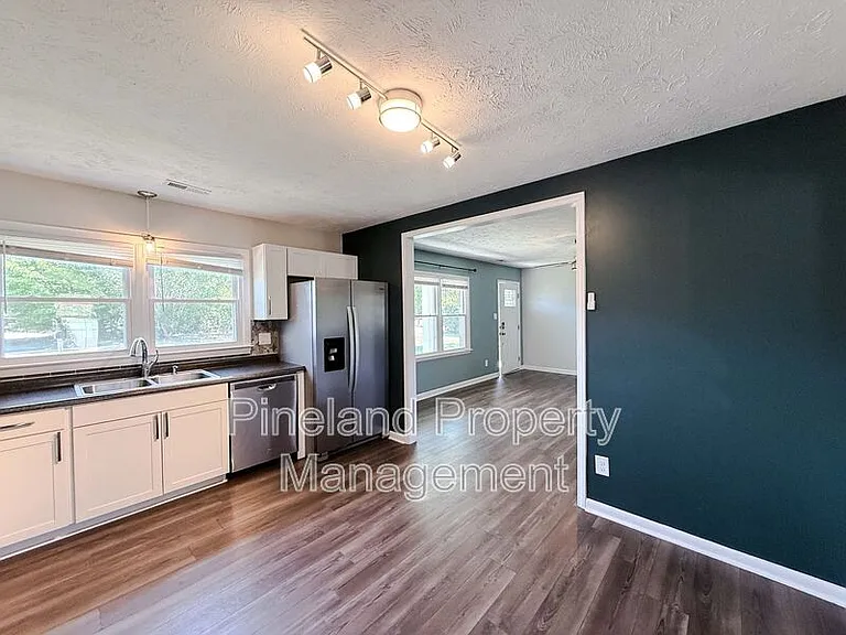 1690 Clairborne Dr — Photo 10
