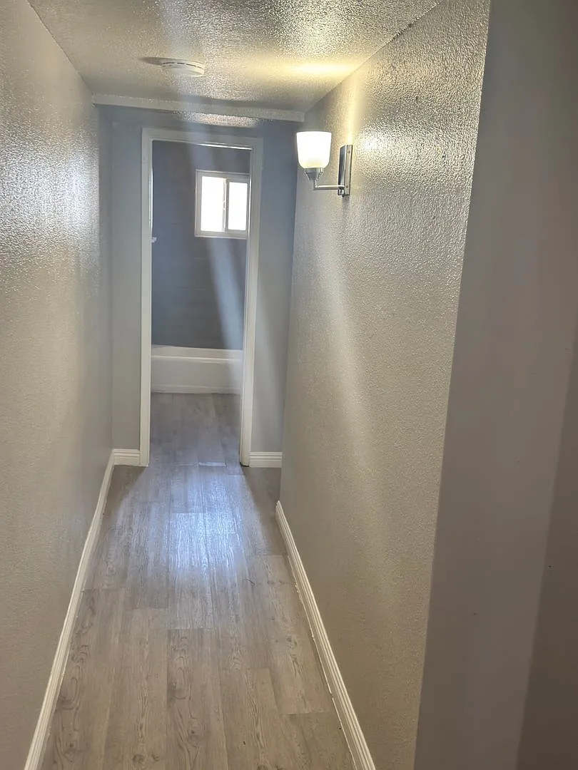 216 W Philadelphia Ave — Photo 4