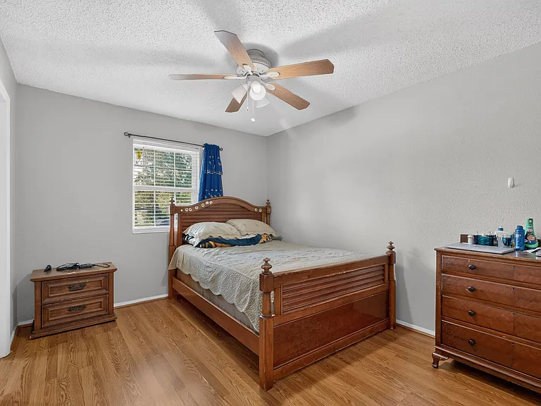 1514 Douglas Dr — Photo 29
