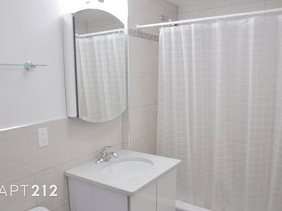 4th image of 521 W 48th St #4C